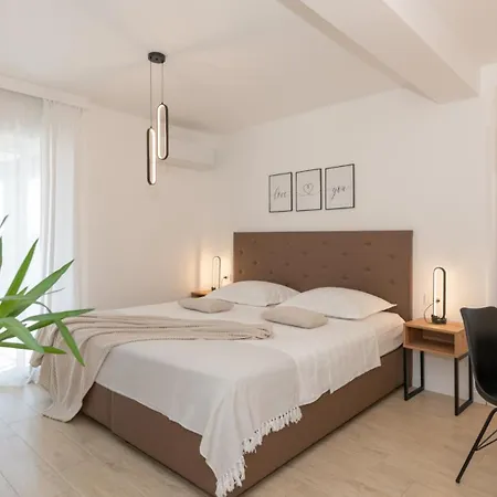 Beautiful Danica With Pool In Makarská