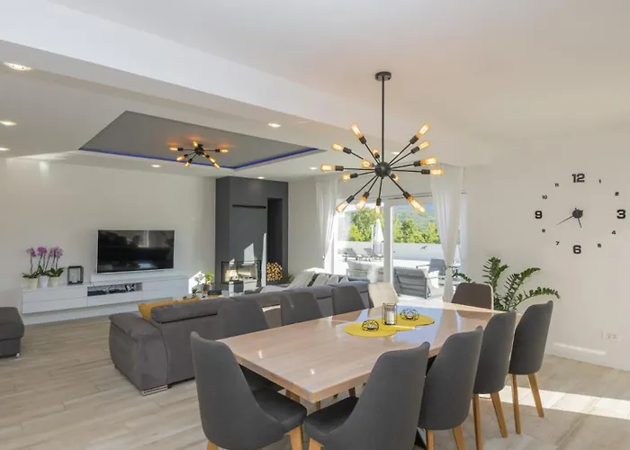 Beautiful Danica With Pool In * Makarská