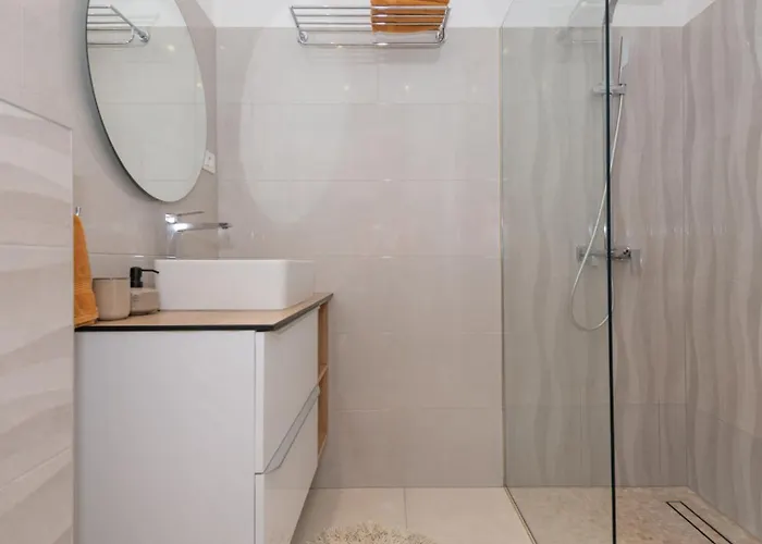 Beautiful Danica With Pool In Vila *