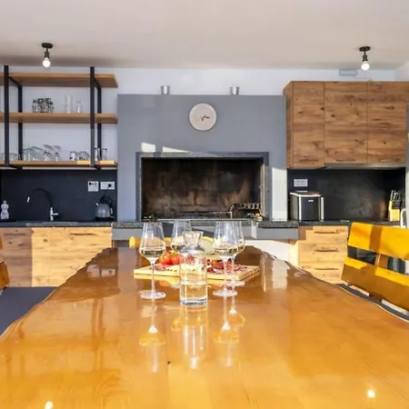 Beautiful Villa Danica With Pool In Makarska *