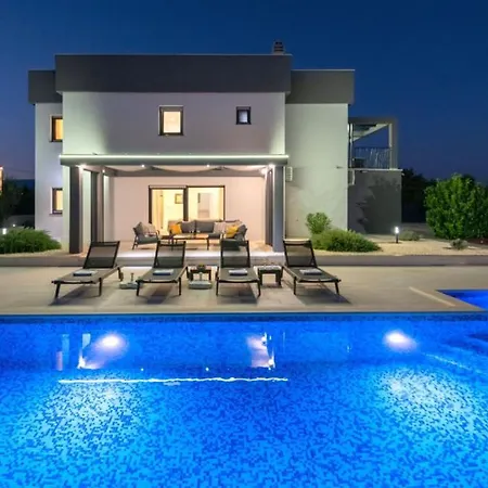 Villa Beautiful Danica With Pool In
