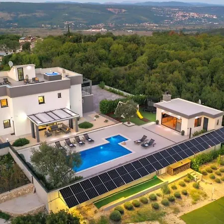 Beautiful Danica With Pool In Villa *