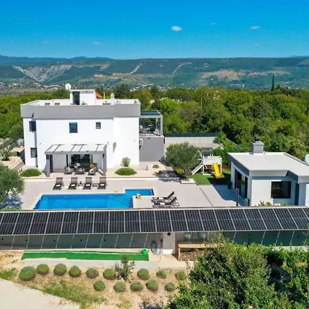 Beautiful Villa Danica With Pool In Makarska