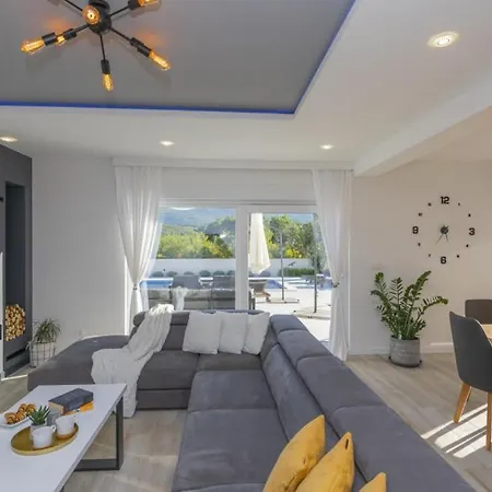 Beautiful Danica With Pool In * Makarska