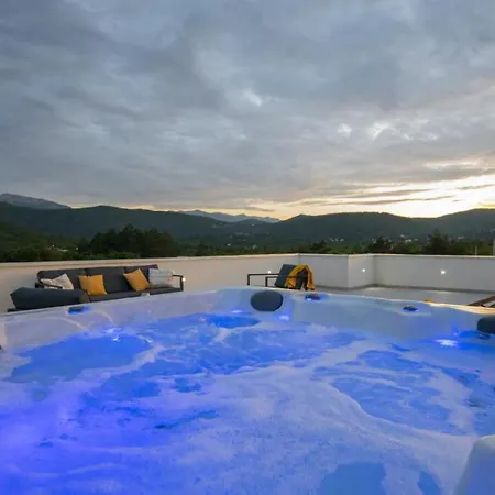 Beautiful Danica With Pool In Villa Makarska