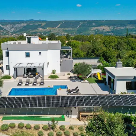 Beautiful Danica With Pool In Villa Makarska