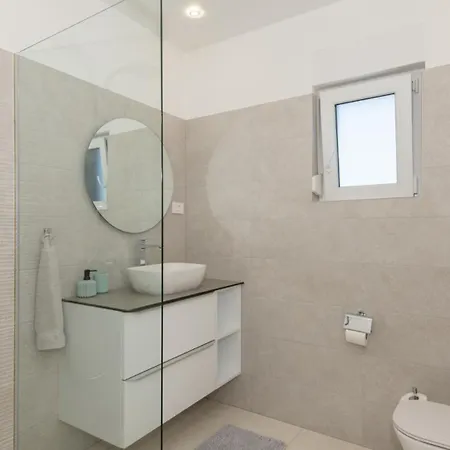 Beautiful Danica With Pool In Villa Makarska