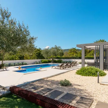 Beautiful Danica With Pool In Makarska