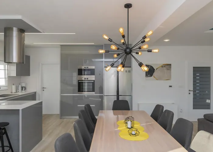 Beautiful Danica With Pool In Villa Makarska