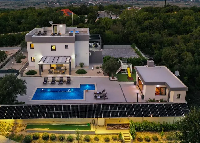 Beautiful Danica With Pool In Villa