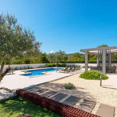 Beautiful Danica With Pool In Makarska