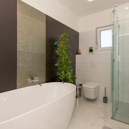 Beautiful Danica With Pool In Villa Makarska