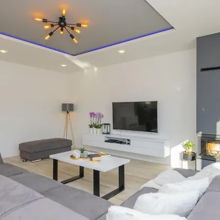 Beautiful Danica With Pool In Villa *