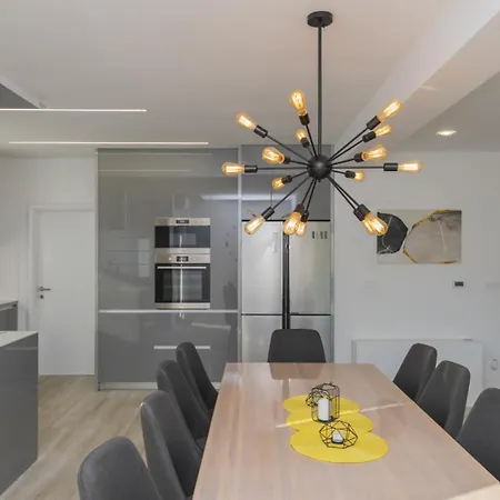 Beautiful Danica With Pool In Villa Makarska