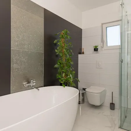 Beautiful Danica With Pool In Villa *